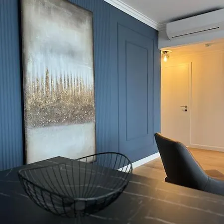Klingerka Apartment, 25th Floor, With Free Parking 아파트 *